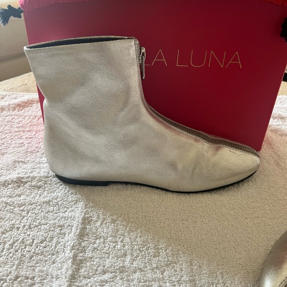 SILVER METALLIC LEATHER ANKLE BOOTIES BY STELLA LUNA… SIZE 40/9.5… - Picture 12 of 15